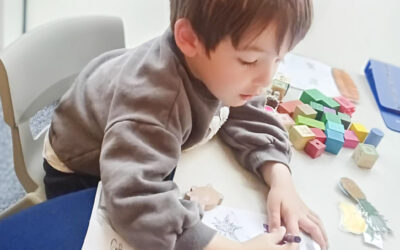 How do you prepare an autistic child for school?
